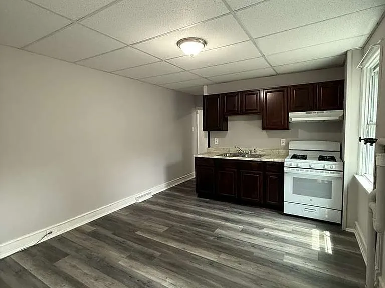 306 Dayton St — Photo 14