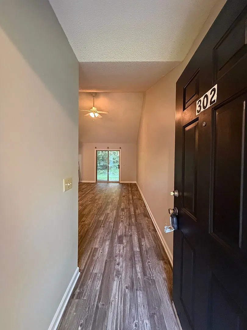 302 Admirals Walk Dr — Photo 2