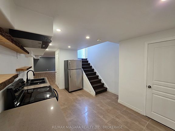 4th image of 8383 Heikoop Cres