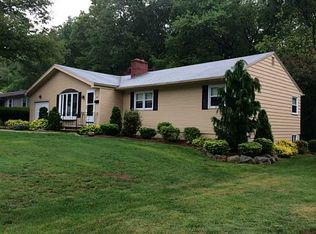 52 Rockcrest Dr, Cranston, RI 02920