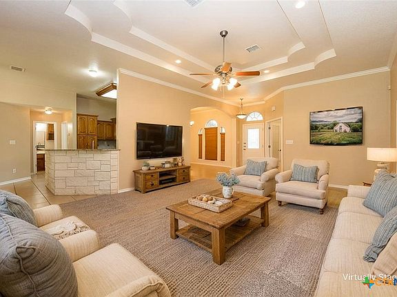 4th image of 404 Wrought Iron Dr