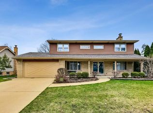 814 E Kimber Ln, Arlington Heights, IL 60005