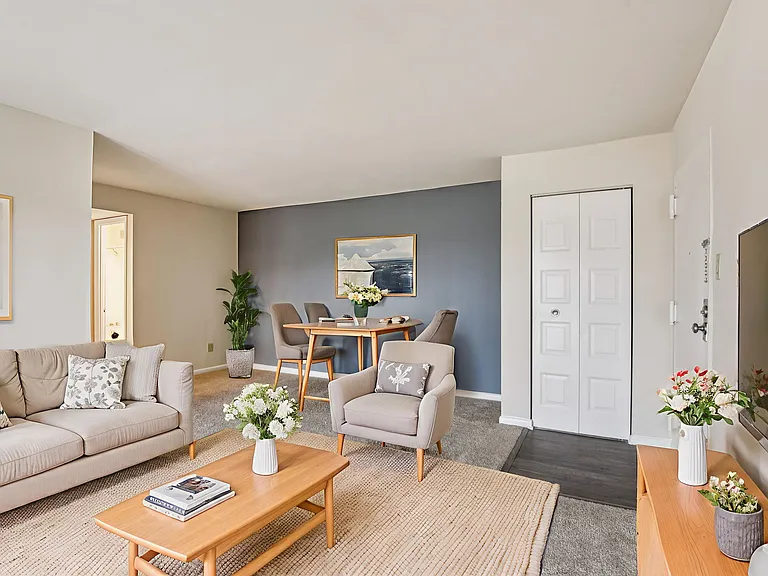 Crestleigh Apartments — Photo 6