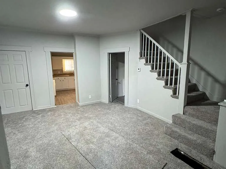 3427 Lexington Ave — Photo 4