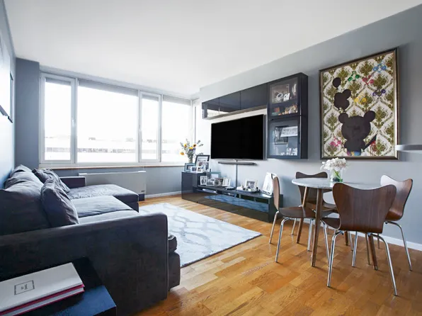 635 W 42nd St APT 5E, New York, NY 10036