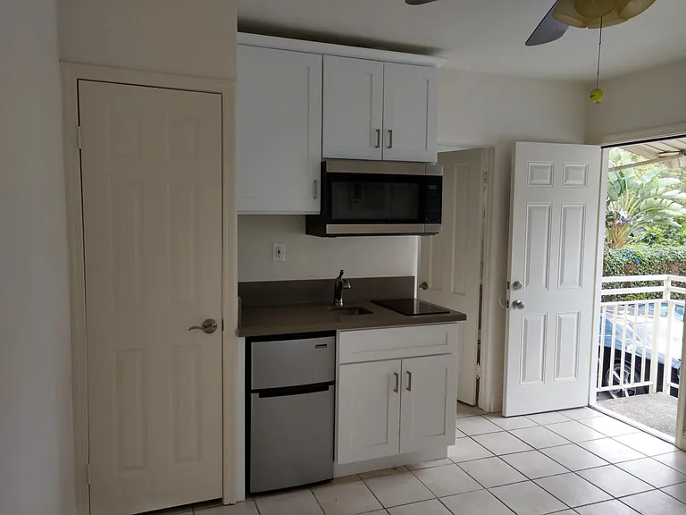 1454 E Chevy Chase Dr #C — Photo 3