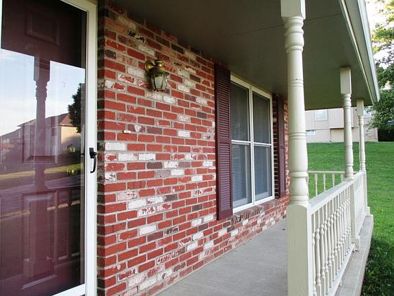 3rd image of 812 Foxtail Dr