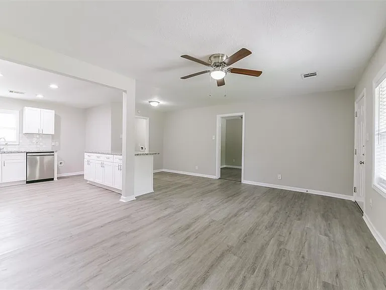 5118 Keystone St — Photo 7