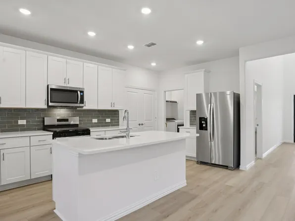 704 Dotty Dr, McKinney, TX 75071