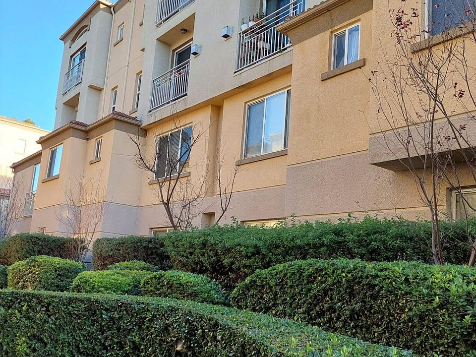 Exterior of towhomes/condos