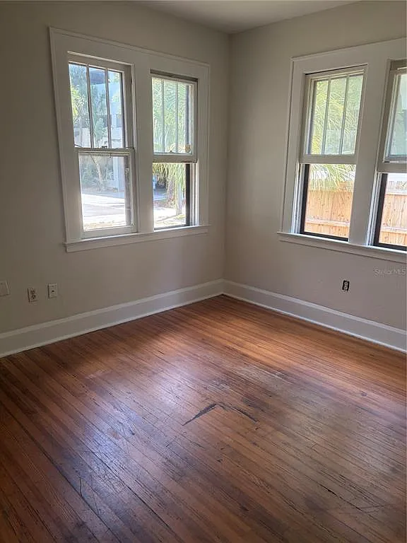 2 bed, 1.0 bath, 905 sqft, $2,000 — Photo 4