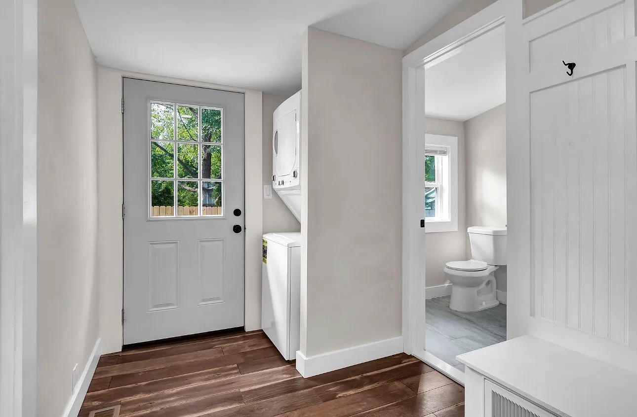 1 bed, 879 sqft, $1,200 — Photo 2