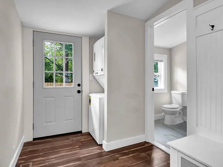 910 Walnut St — Photo 2