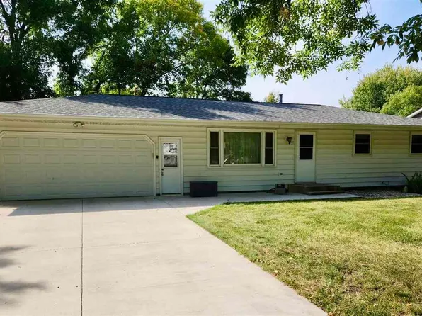 904 N Renville St, Winthrop, MN 55396