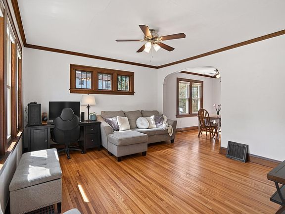 5th image of 245-247 Morton St W