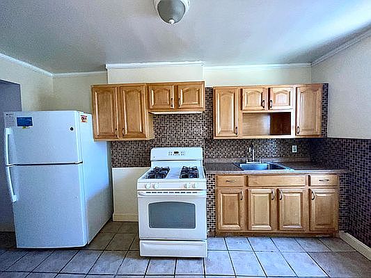 2nd image of 1103 Glenmore Ave Floor 2