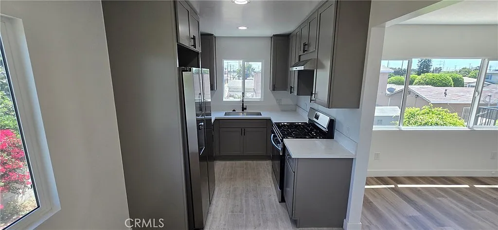 2 bed, 800 sqft, $2,500 — Photo 3