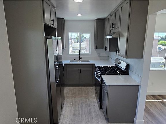 3rd image of 833 E 92nd St
