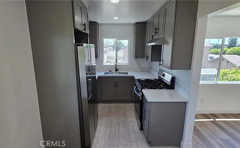 833 E 92nd St — Photo 3