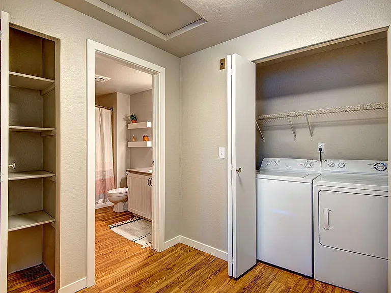 The Lynx Apartments — Photo 11