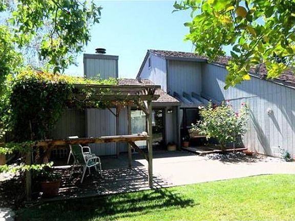 2nd image of 51 Zephyr Cove Cir