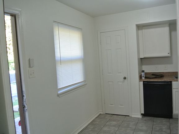 5th image of 1801 Labette Manor Dr APT 8