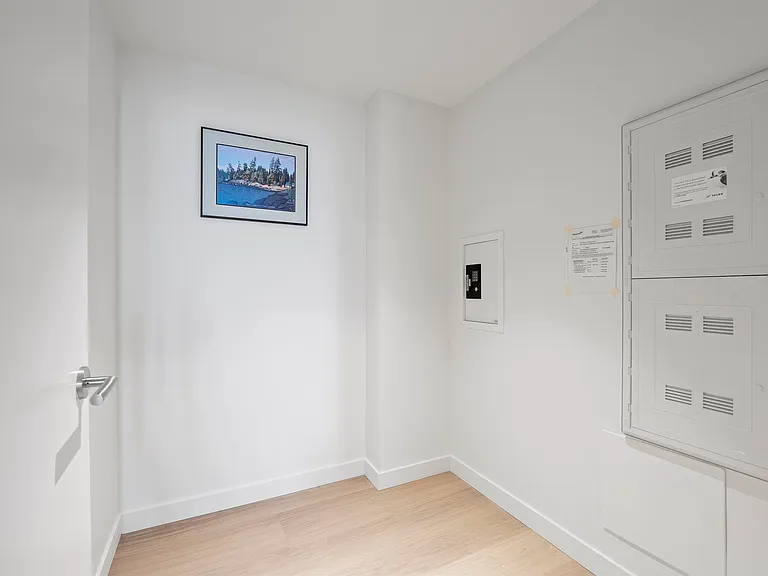 1289 Hornby St #4X10 — Photo 16
