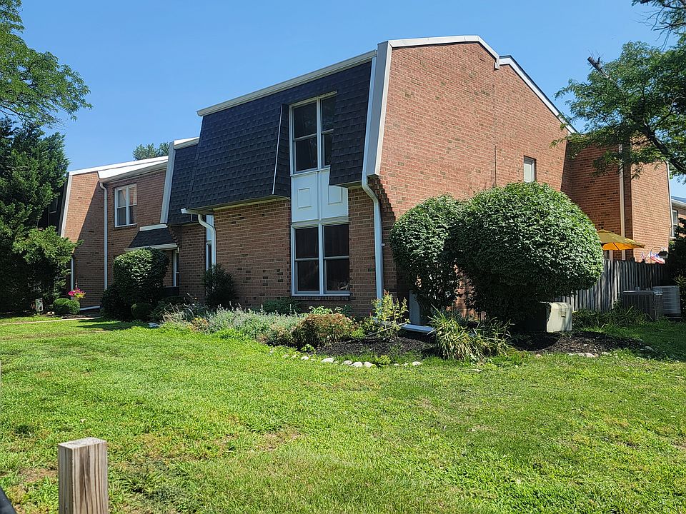 1st image of 1055 Harbour Dr