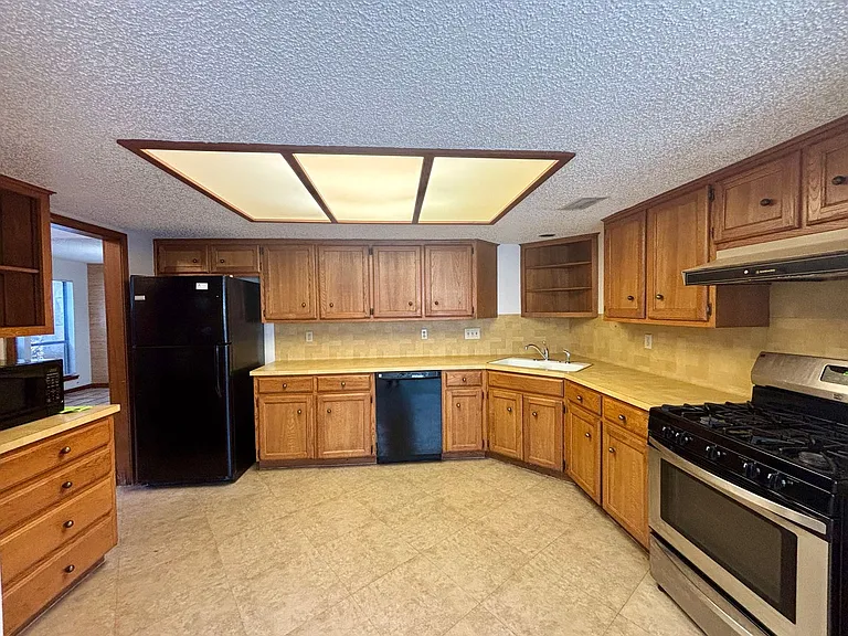 5311 Doe Valley Ln — Photo 17
