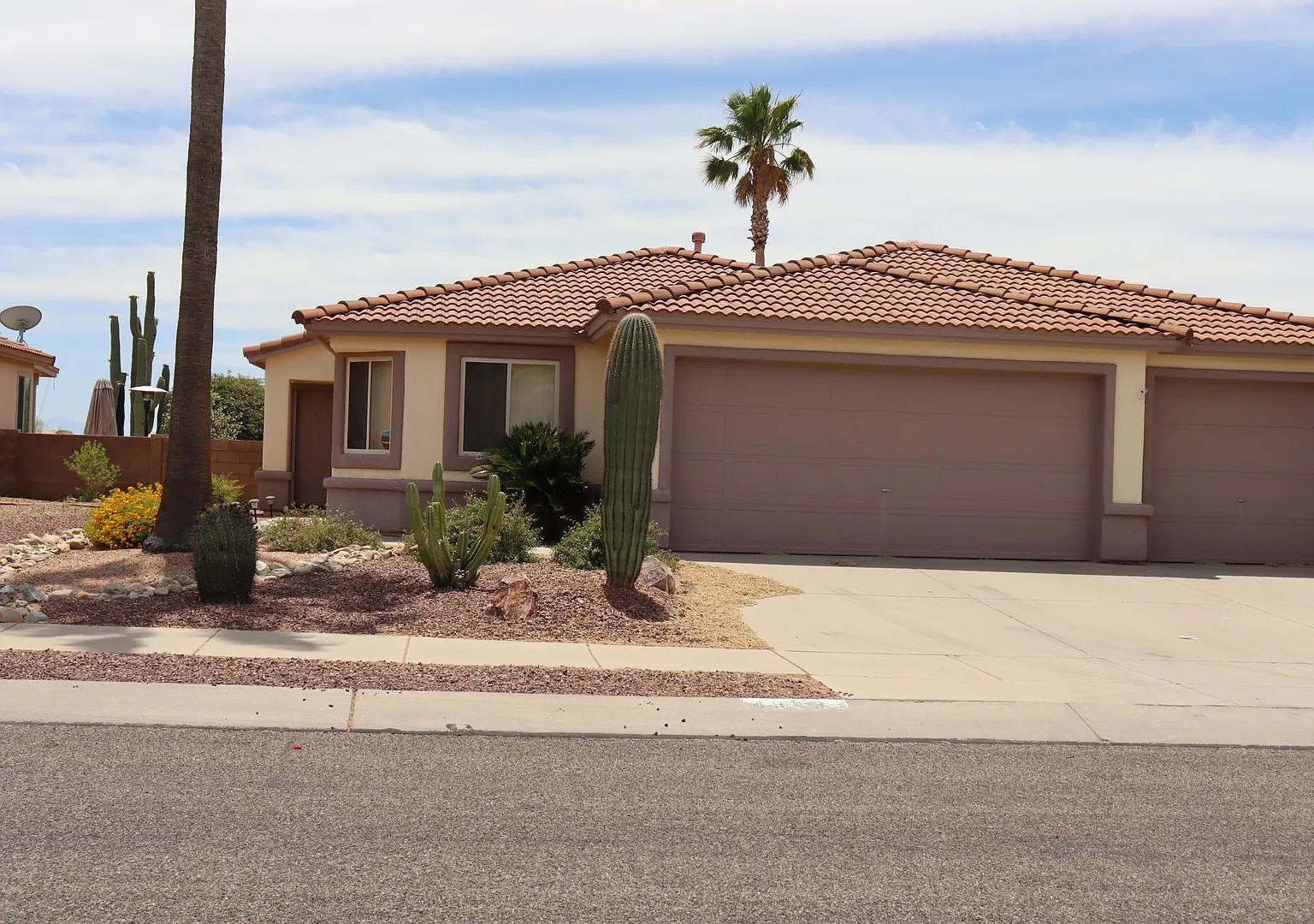 4 bedroom 2 bath — Photo 3