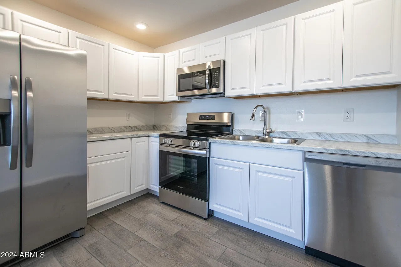10207 W Century Dr — Photo 3