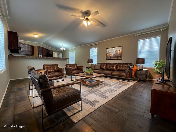 4th image of 1440 W Plum St #104