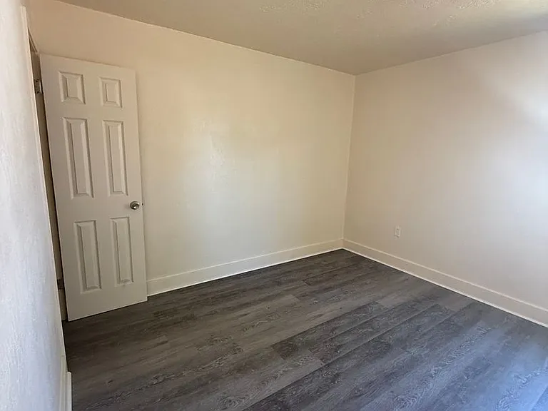 3916 Clinton Ave — Photo 11