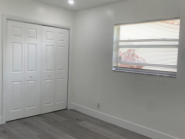 4005 NW 76th Ave — Photo 36