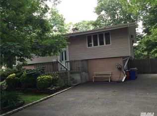54 Shinbone Ln, Commack, NY 11725