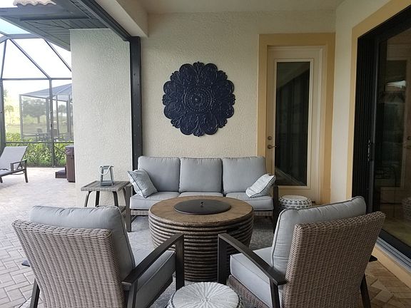 Lanai with access to bath
