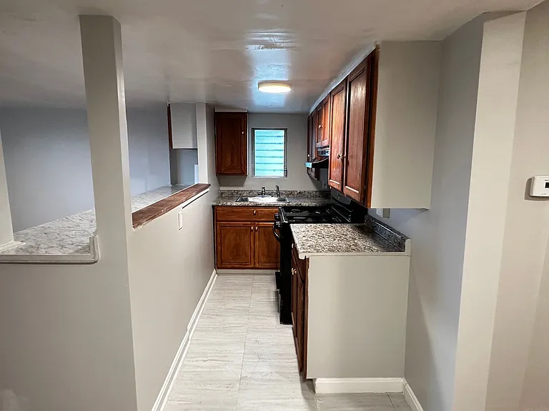 2501 Arlington Ave — Photo 5