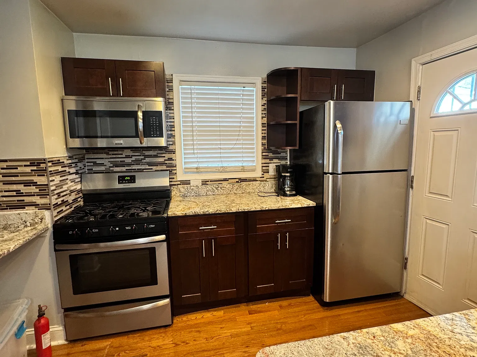 2 bed, 1.5 bath, 924 sqft, $3,000 — Photo 3