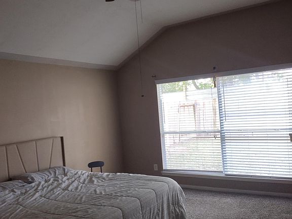 5th image of 2714 Thompson Creek Dr