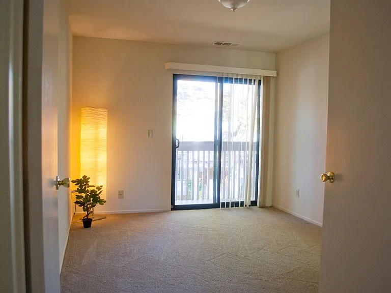 CAMBRIDGE ARMS CONDOMINIUMS — Photo 16