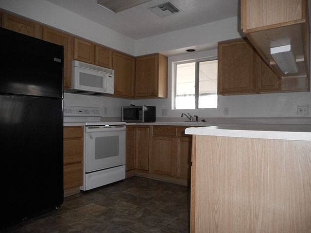 2nd image of 585 E Prickly Pear Dr