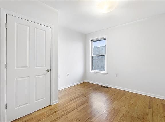 2nd image of 437 Whiton St #2