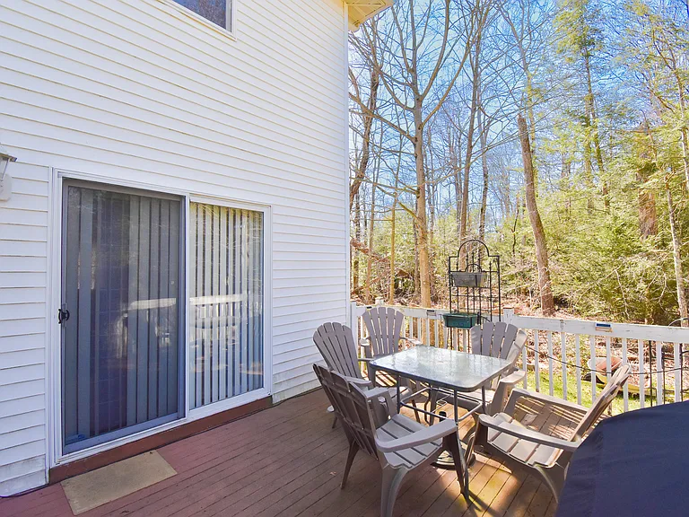 2570 Country Club Dr — Photo 5