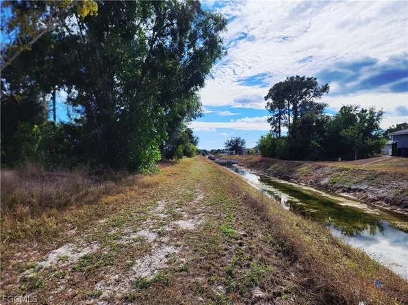 3125 29th St SW, Lehigh Acres, FL 33976