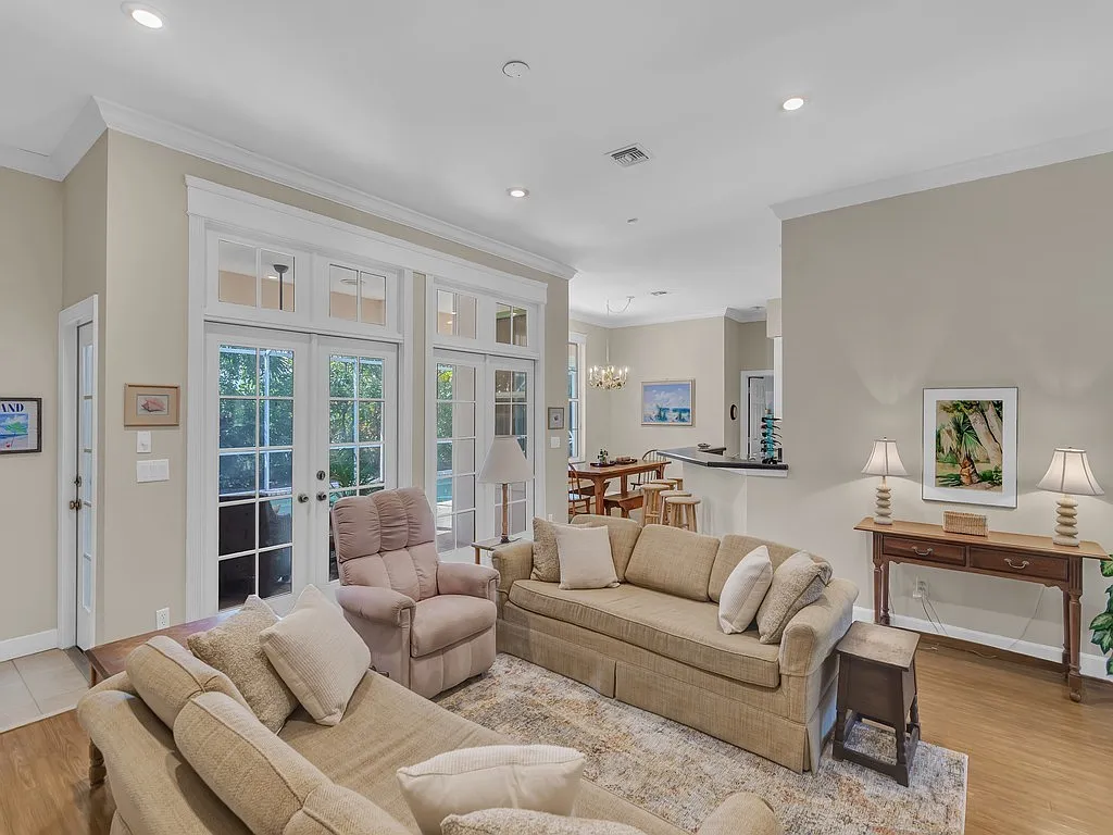 3 bed, 2449 sqft, $10,000 — Photo 3