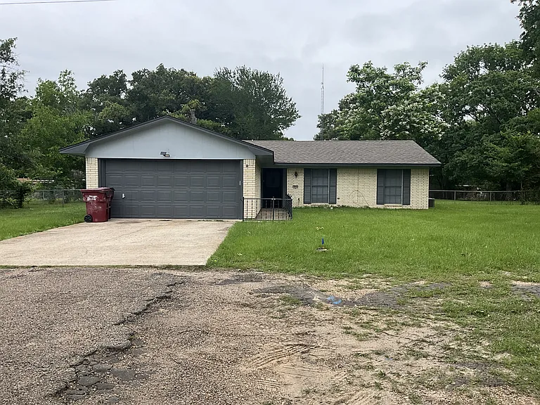 900 W State Highway 243 — Photo 1
