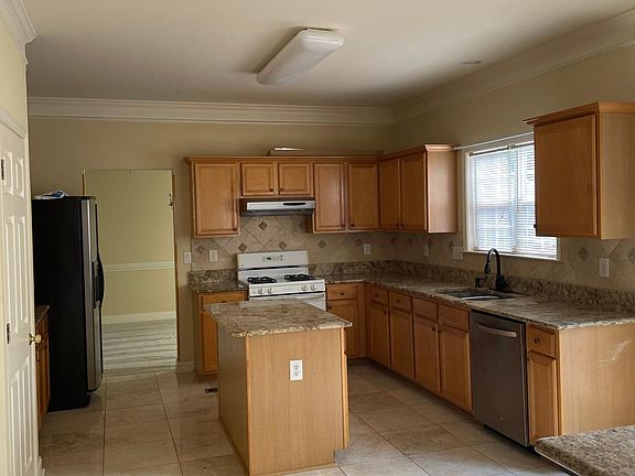 2nd image of 1594 Hampton Hollow Trl