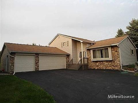 3rd image of 4897 Justin Dr