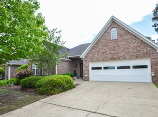 102 Kenswick Ct, Starkville, MS 39759