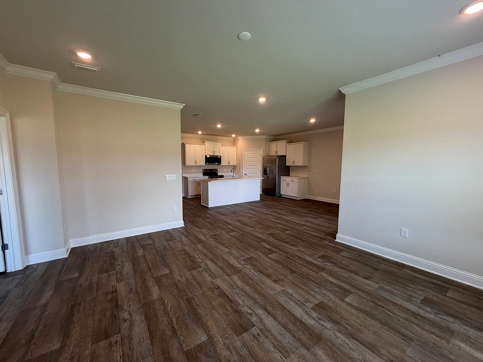 4 bed, 2031 sqft, $2,400 — Photo 3